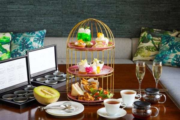 2025/6/1～8/31<br> 【天空のMelon＆Peach Afternoon Tea】<br>乾杯酒&カフェフリーの画像